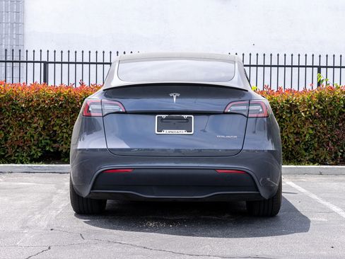 Used 2023 Tesla Model Y Performance AWD/4WD image 5