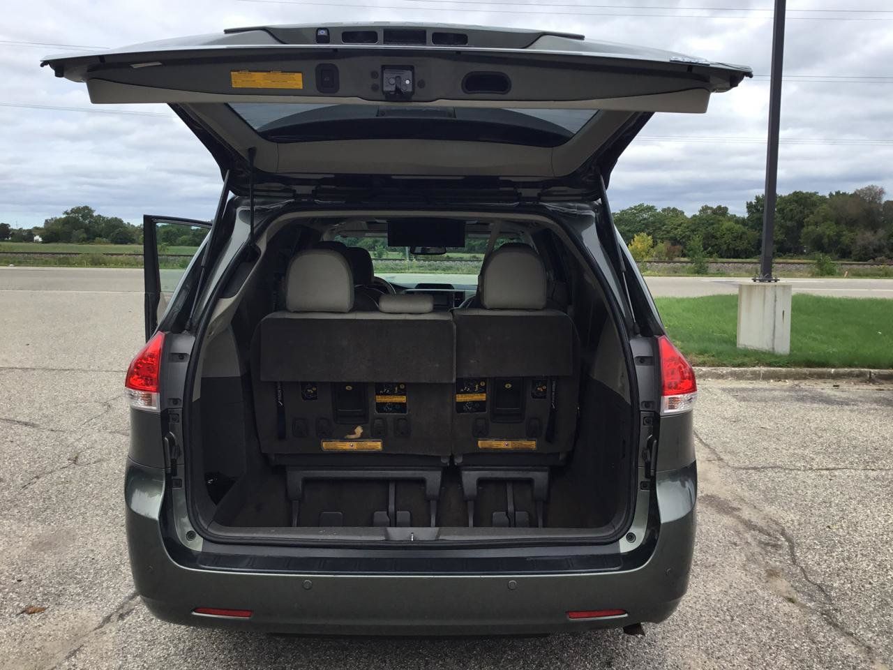 Used 2013 Toyota Sienna XLE w/ Entertainment Pkg AWD/4WD image 25