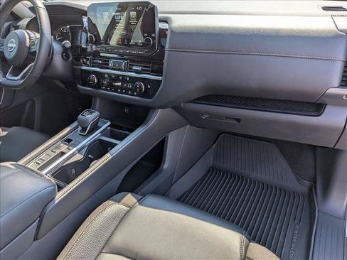 Used 2025 Nissan Pathfinder SL w/ SL Premium Package FWD image 23