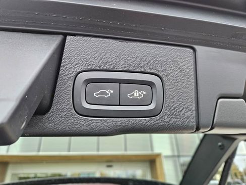Certified 2025 Volvo XC60 B5 Plus AWD/4WD image 9