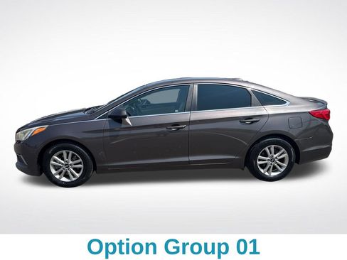 Used 2017 Hyundai Sonata SE FWD image 2