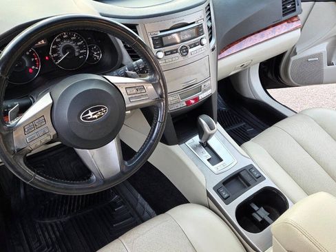 Used 2010 Subaru Outback 2.5i Limited AWD/4WD image 30