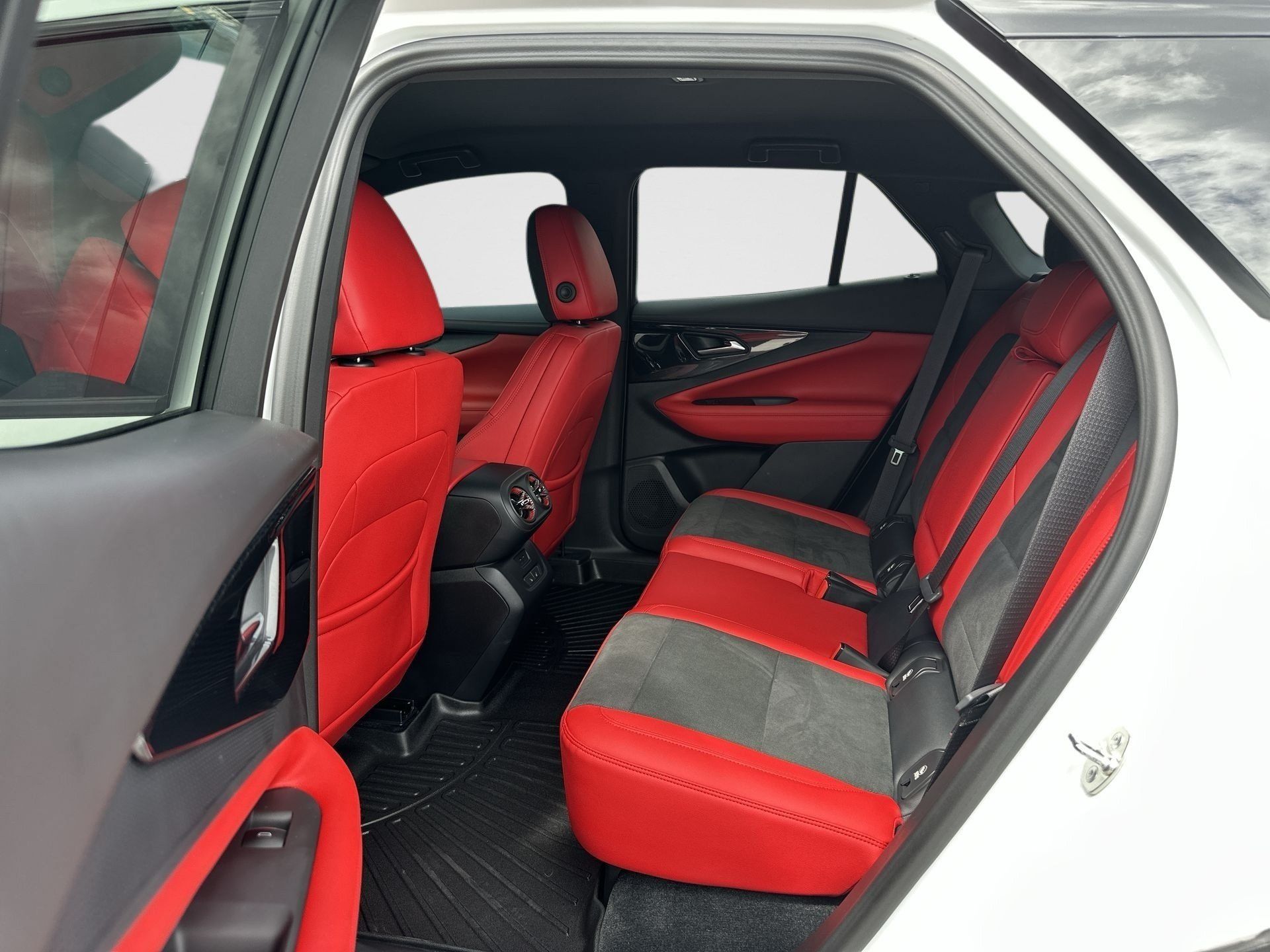 Certified 2024 Chevrolet Blazer EV RS AWD/4WD image 23