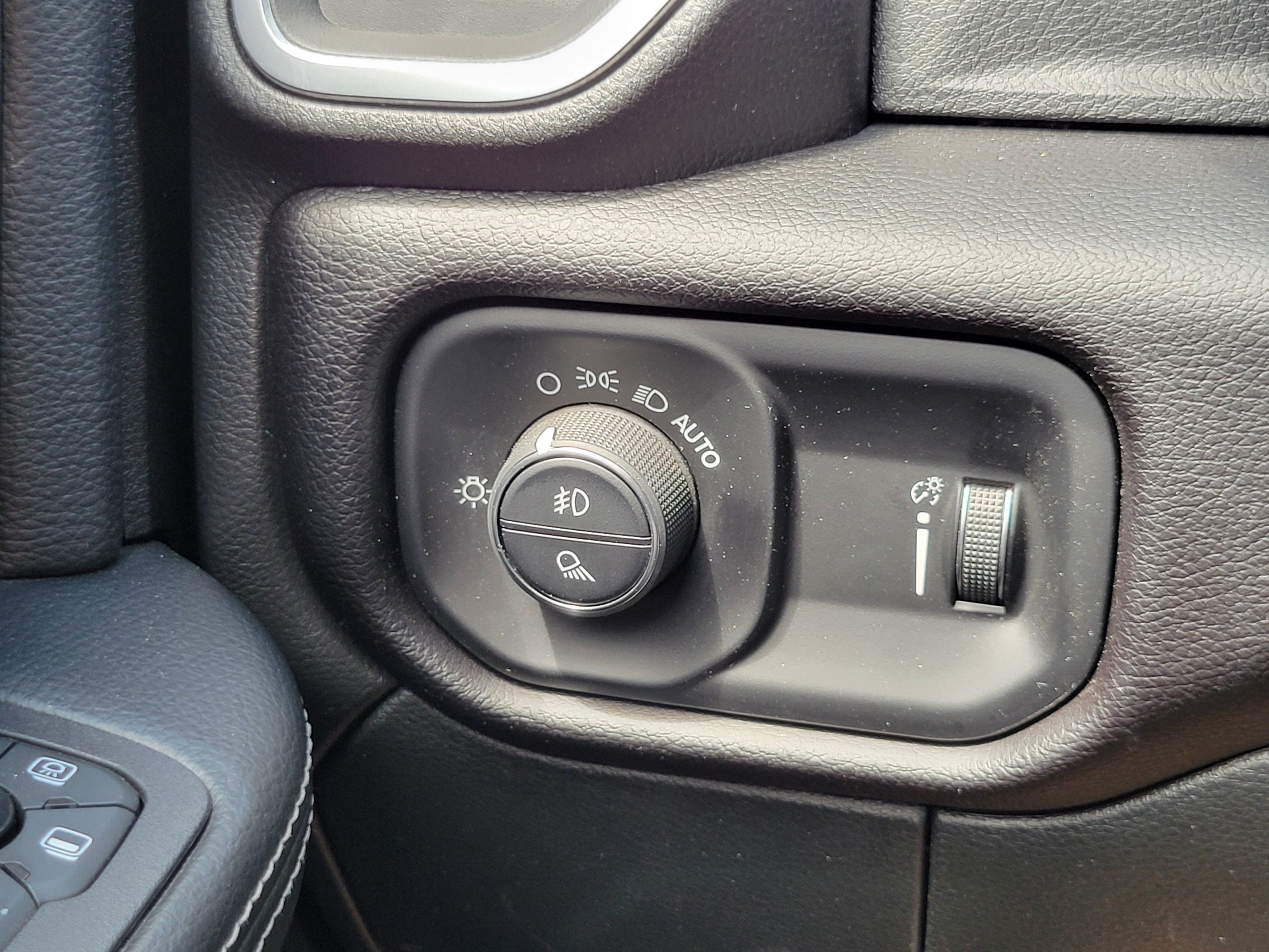 Used 2025 RAM 2500 Big Horn AWD/4WD image 10