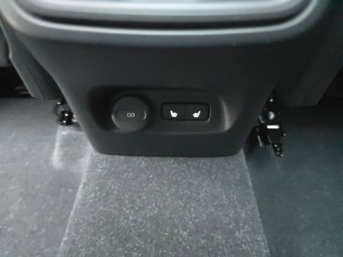 Certified 2024 Volvo XC40 B5 Plus w/ Climate Package image 22