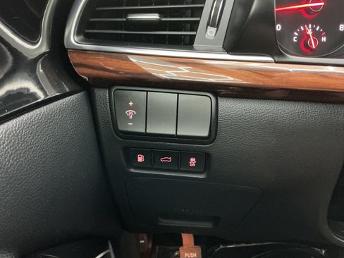 Used 2018 Kia Cadenza Premium FWD image 42
