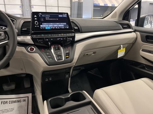 Used 2025 Honda Odyssey EX-L image 21