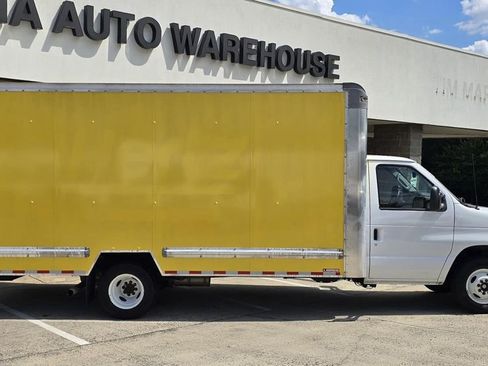 Used 2024 Ford E-350 and Econoline 350 Super Duty w/ Driver's Safety Package image 3