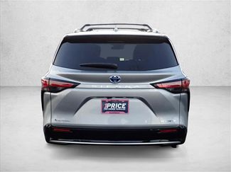 Used 2025 Toyota Sienna Platinum video 3
