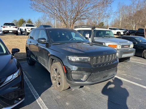 Used 2023 Jeep Grand Cherokee Altitude image 1