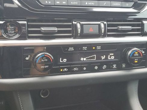 Used 2025 Nissan Pathfinder SV w/ SV Premium Package FWD image 30