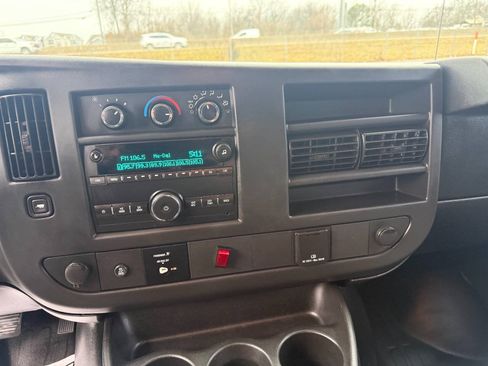 Used 2015 Chevrolet Express 2500 RWD image 21