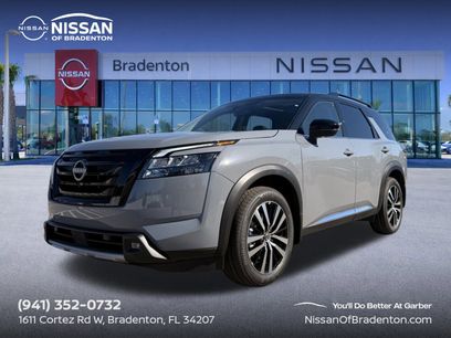 New 2025 Nissan Pathfinder Platinum w/ Black Appearance Package