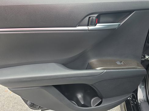 Used 2023 Toyota Camry SE image 13