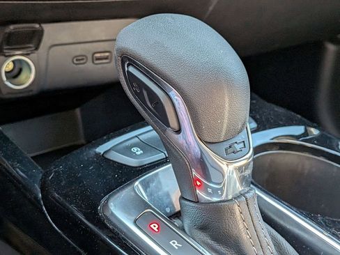 Used 2025 Chevrolet Trax LT w/ LT Convenience Package FWD image 18