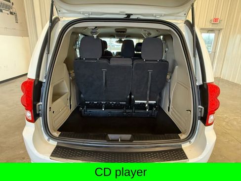 Used 2018 Dodge Grand Caravan SE w/ UConnect Hands-Free Group image 3