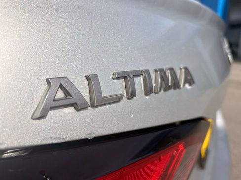 Used 2024 Nissan Altima 2.5 SV FWD image 9