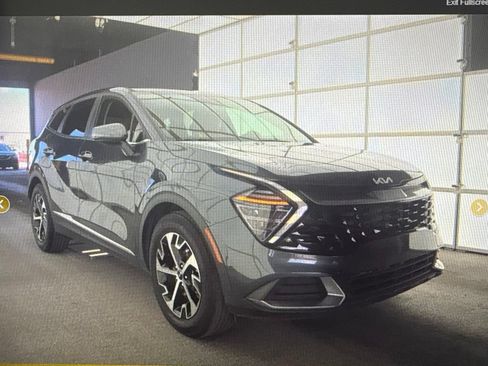 Used 2025 Kia Sportage EX FWD image 2