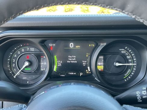 Certified 2025 Jeep Wrangler Unlimited Sahara w/ Safety Group AWD/4WD image 13