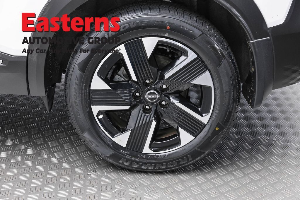Used 2025 Nissan Kicks SV w/ SV Premium Package AWD/4WD image 8