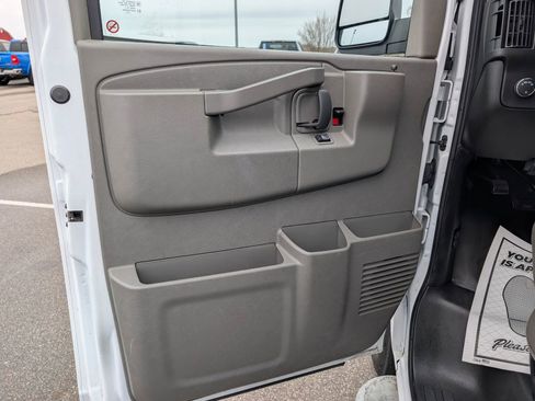 Used 2024 GMC Savana 2500 w/ Driver Convenience Package image 7