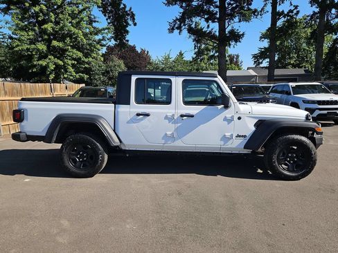 Used 2024 Jeep Gladiator Sport AWD/4WD image 8