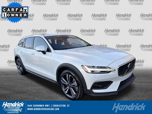 Certified 2025 Volvo V60 B5 Cross Country Plus image 1