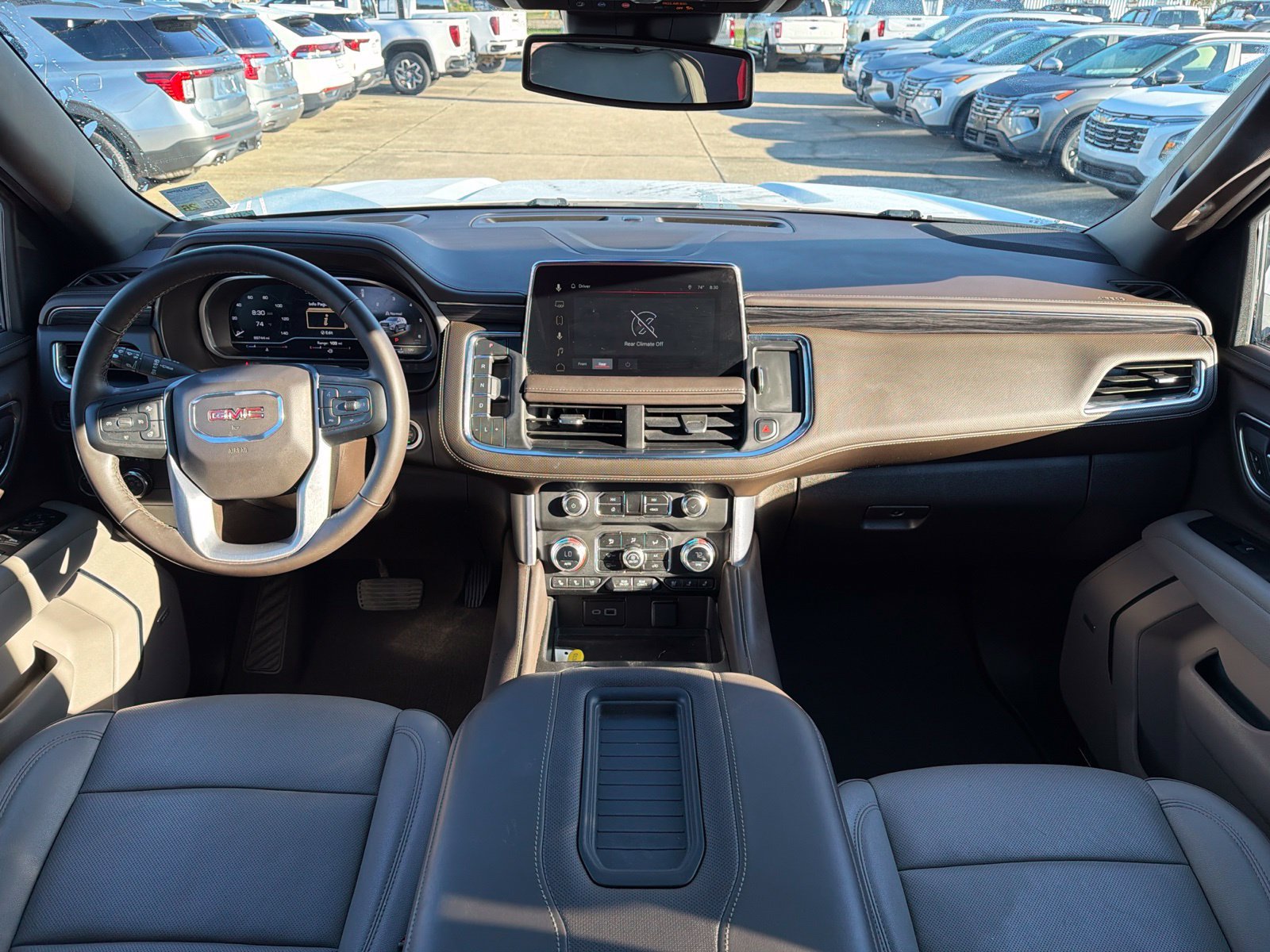 Used 2023 GMC Yukon SLT w/ SLT Premium Package RWD image 9