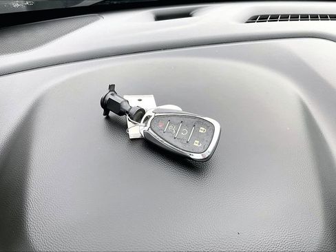 Used 2021 Chevrolet Traverse RS AWD/4WD image 12