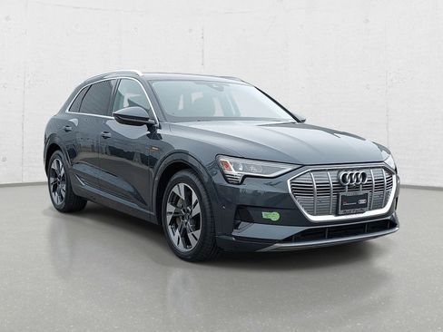 Certified 2023 Audi e-tron Premium Plus w/ Premium Plus Package AWD/4WD image 3