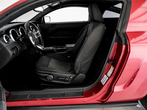 Used 2005 Ford Mustang Coupe RWD image 3
