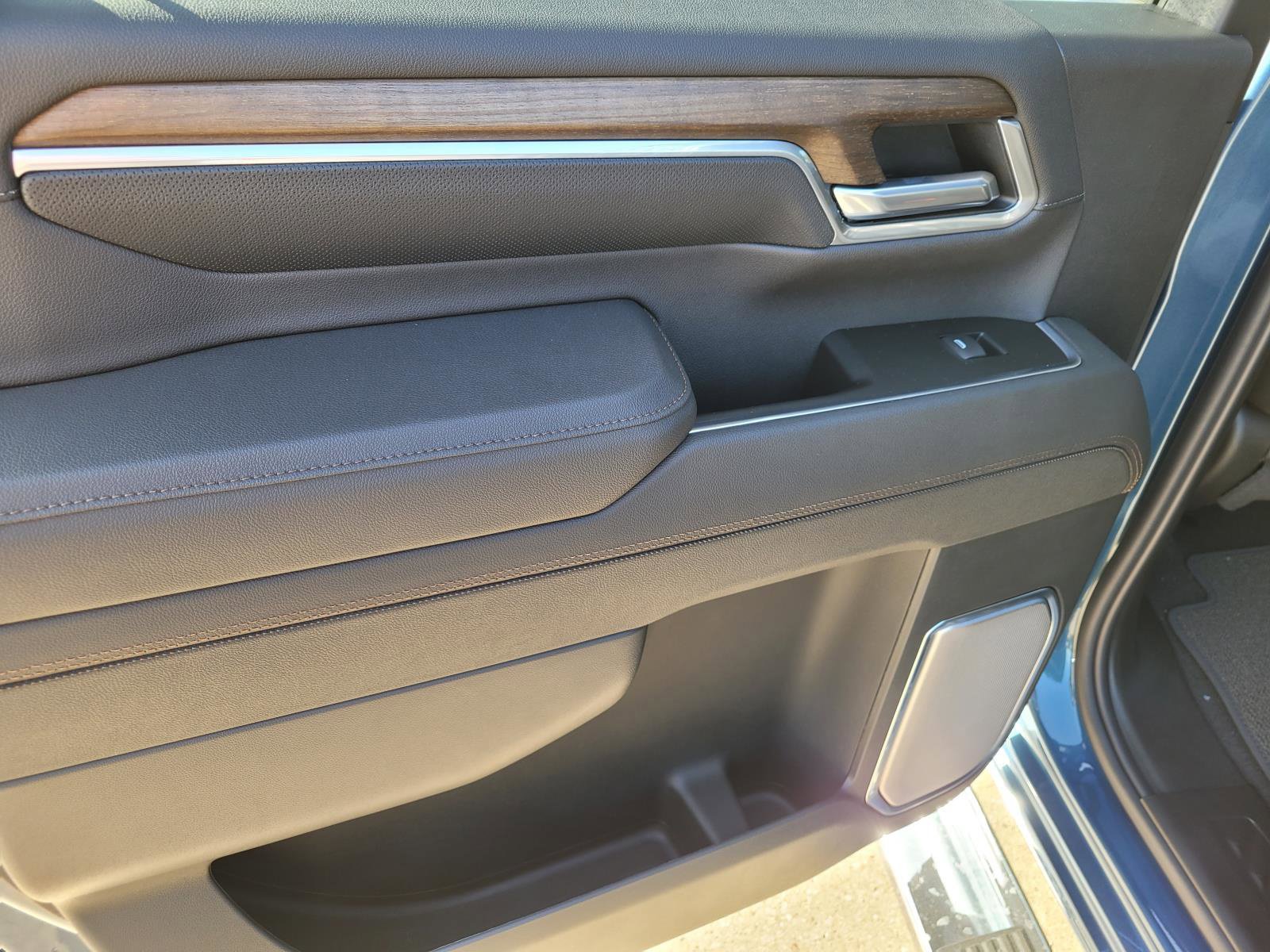 New 2026 Chevrolet Silverado 2500 High Country w/ High Country Premium Package AWD/4WD image 8