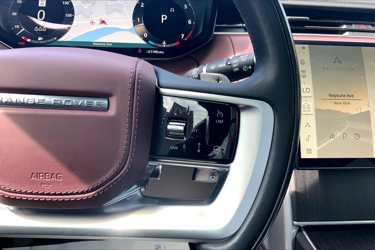 Certified 2025 Land Rover Range Rover SE AWD/4WD image 24