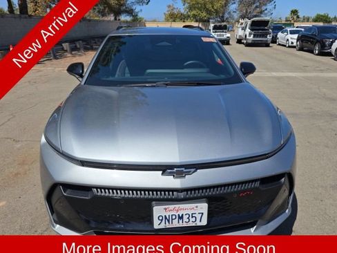 Used 2024 Chevrolet Equinox EV RS FWD image 2