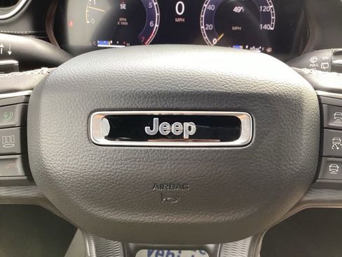 New 2025 Jeep Grand Cherokee Laredo image 33