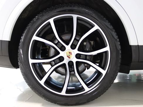 Used 2023 Porsche Cayenne Coupe w/ Towing Package w/o Tow Ball AWD/4WD image 84