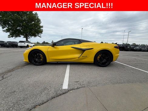 Certified 2025 Chevrolet Corvette Z06 w/ Stealth Interior Trim Package RWD image 6