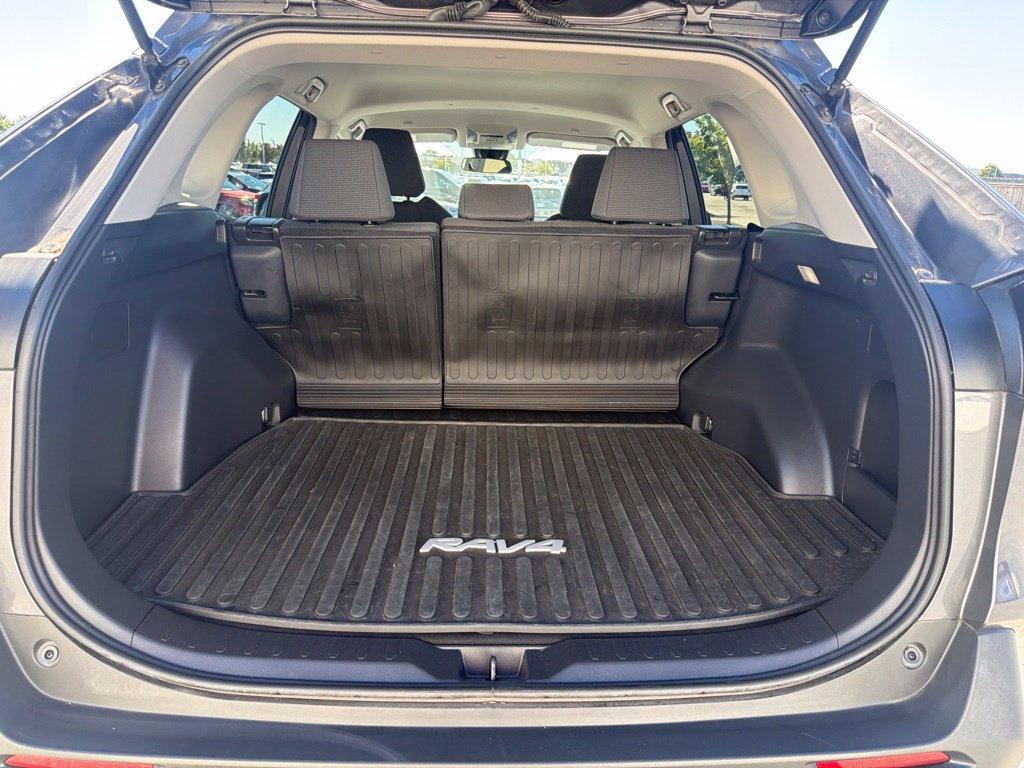Used 2024 Toyota RAV4 LE FWD image 27