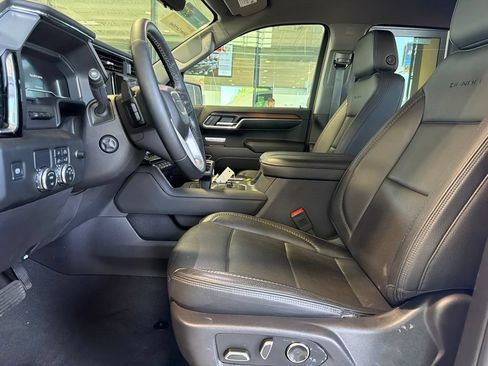 Used 2024 GMC Sierra 1500 Denali w/ Technology Package RWD image 9