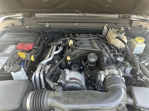 Used 2022 Jeep Gladiator Sport AWD/4WD image 12