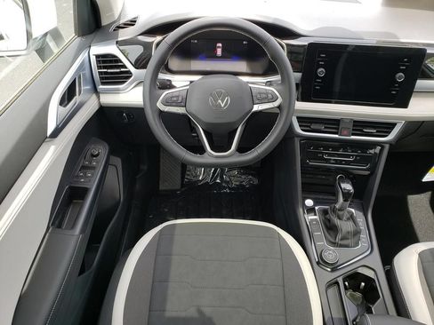New 2026 Volkswagen Taos SE AWD/4WD image 10