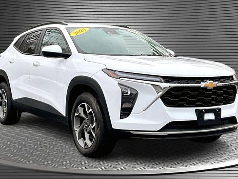 Used 2024 Chevrolet Trax LT w/ Driver Confidence Package image 1