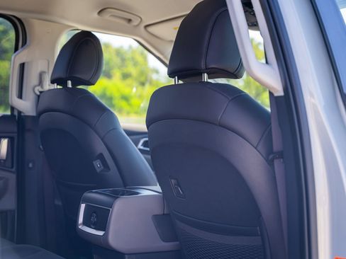 New 2026 Kia Carnival EX FWD image 9