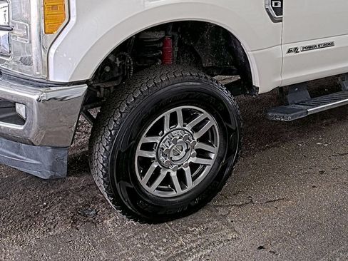 Used 2017 Ford F250 Lariat w/ Lariat Ultimate Package AWD/4WD image 9
