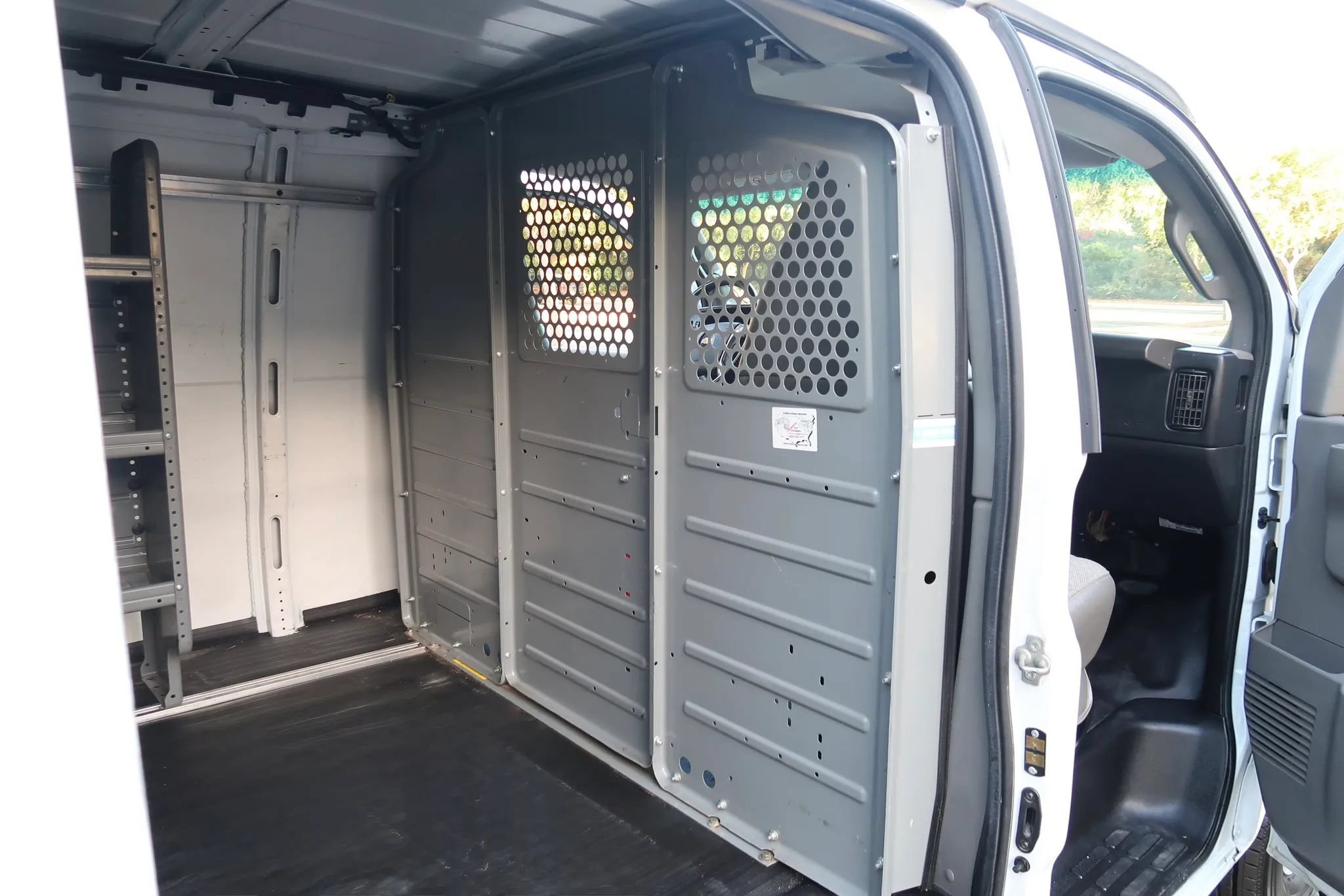 Used 2017 Chevrolet Express 2500 Extended RWD image 23
