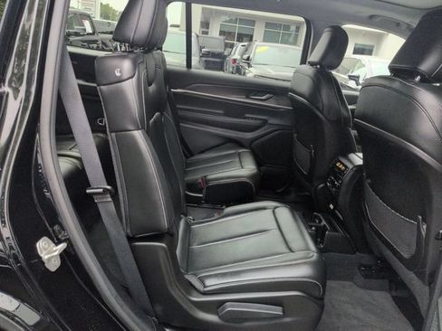 Used 2023 Jeep Grand Cherokee L Limited w/ Black Appearance Package AWD/4WD image 31
