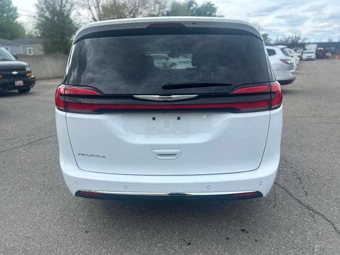Used 2025 Chrysler Pacifica Select FWD image 6