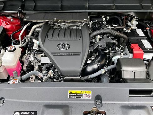Used 2024 Toyota Highlander XLE AWD/4WD image 32
