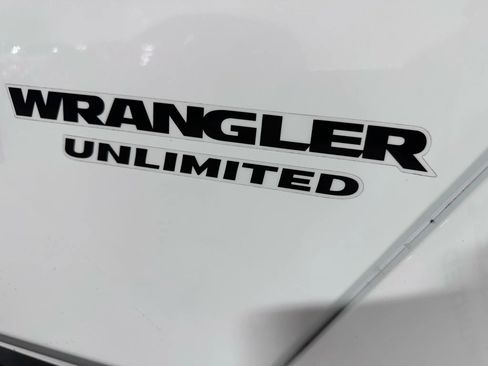 Used 2016 Jeep Wrangler Unlimited Rubicon w/ Connectivity Group AWD/4WD image 36