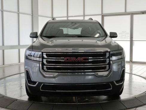 Used 2023 GMC Acadia SLE w/ Driver Convenience Package image 3